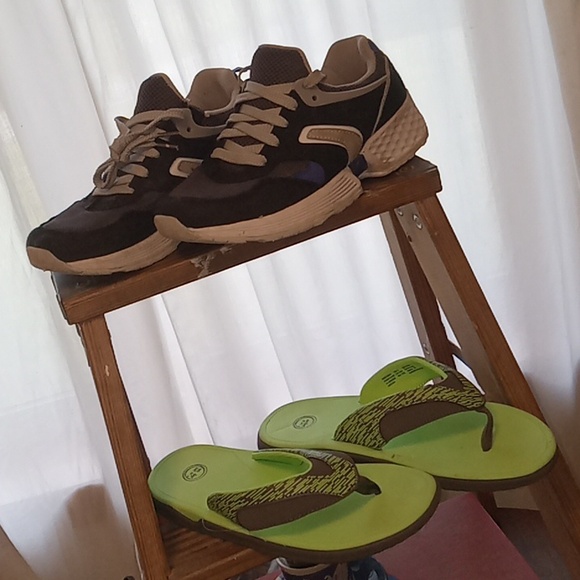 Boys Size 6 Shoes - Picture 1 of 12